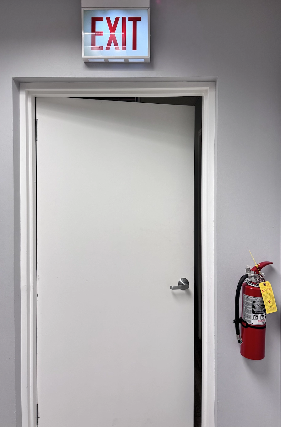 Exit Sign + Extinguisher (1)